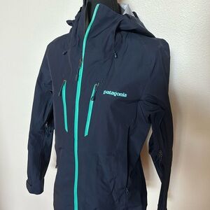 Patagonia Blue and Green Jacket/Rain Shell. Weather-Resistant Hooded Design
